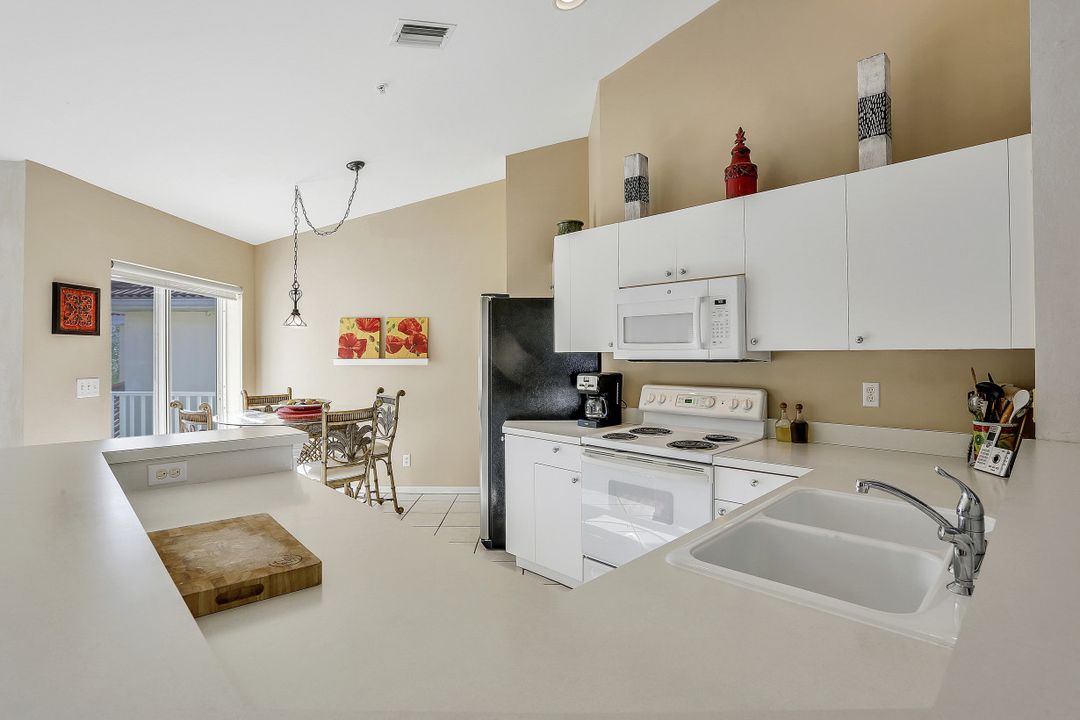 5100 Cedar Springs Dr #204, Naples, FL 34110