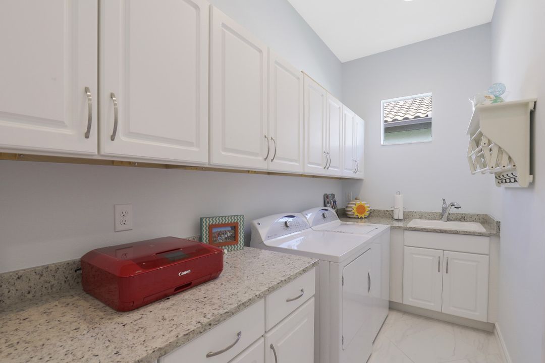 7497 Lantana Cir, Naples, FL 34119