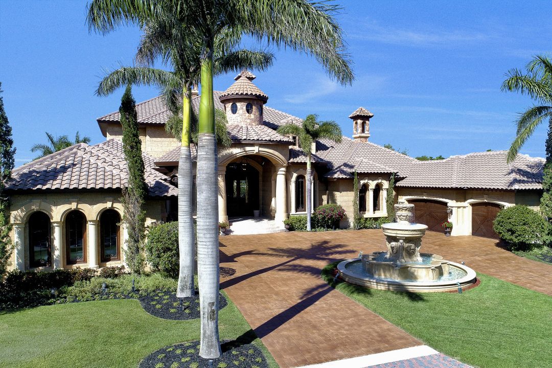 6411 Highcroft Dr, Naples, FL 34119