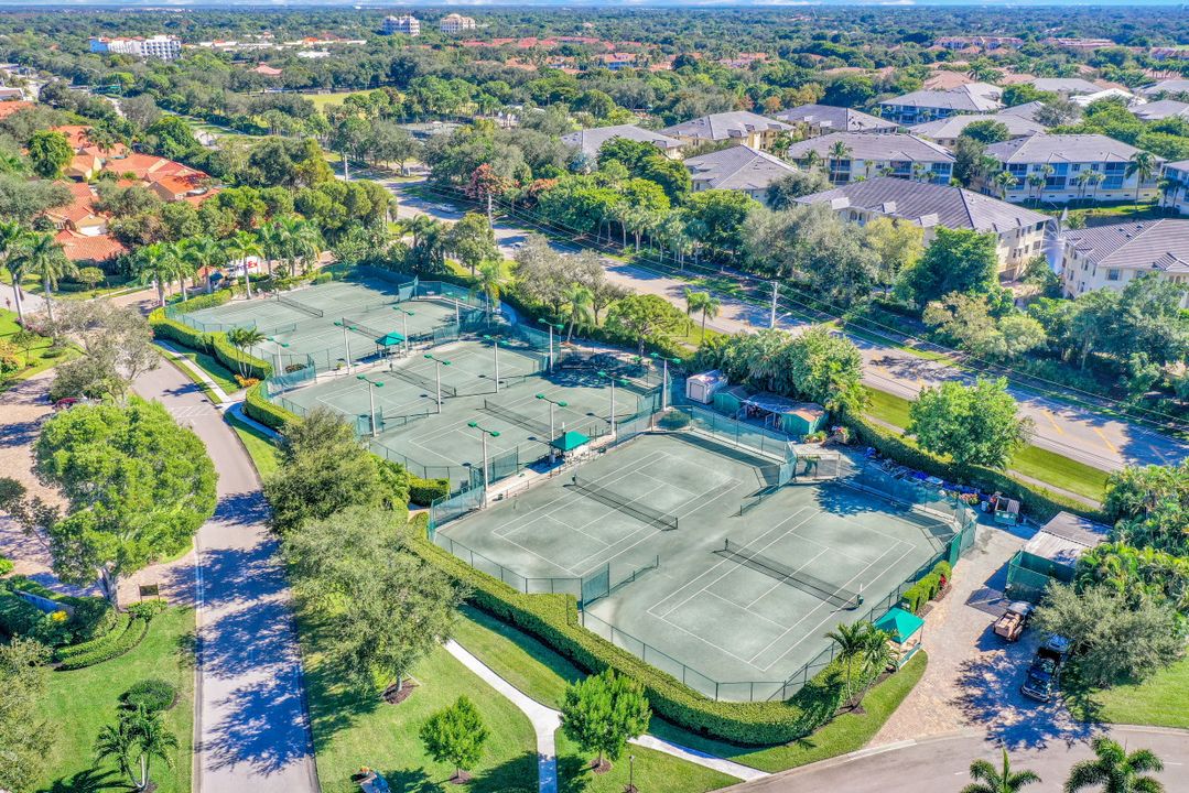 571 Beachwalk Cir #101, Naples, FL 34108