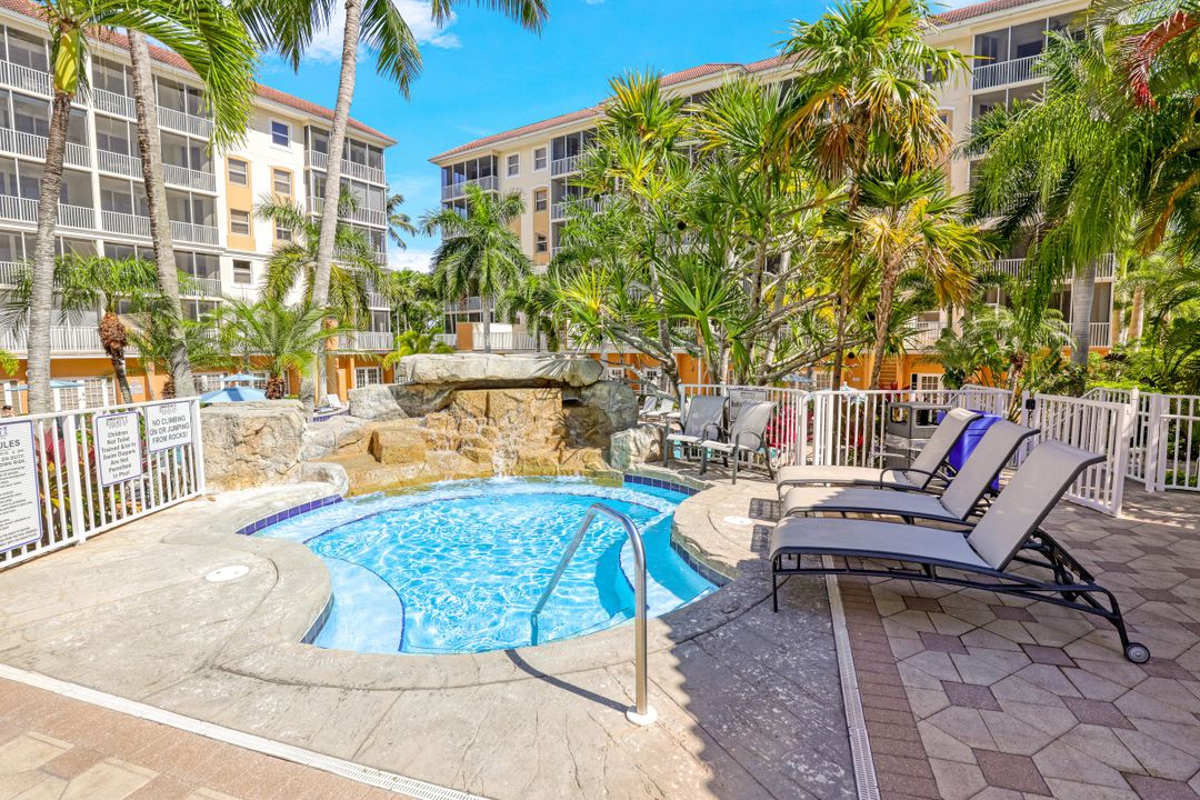 470 Launch Cir #405, Naples, FL 34108