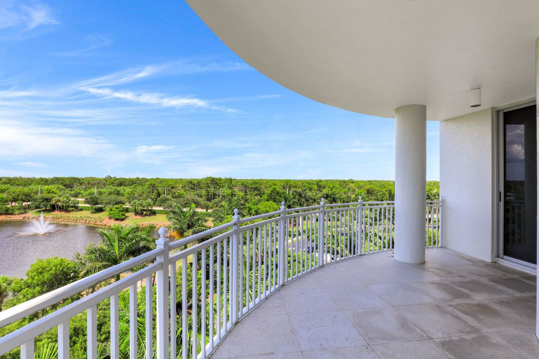 13675 Vanderbilt Dr #610, Naples, FL 34110