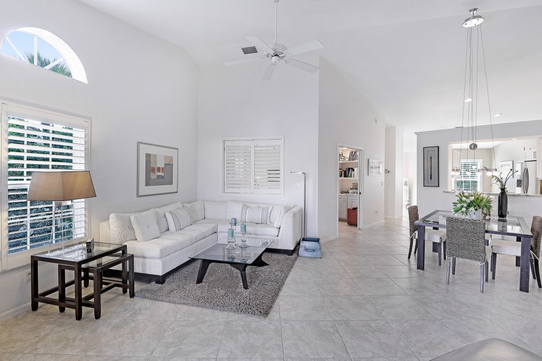 8345 Excalibur Cir #M-12, Naples, FL 34108