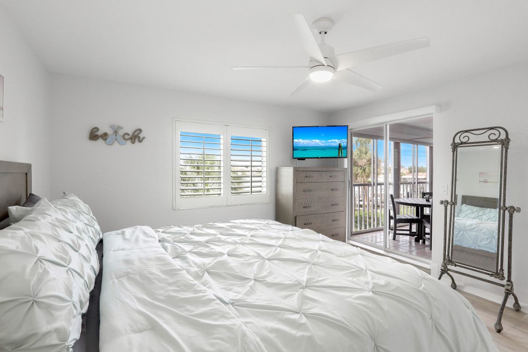 9101 Vanderbilt Dr #203, Naples, FL 34108