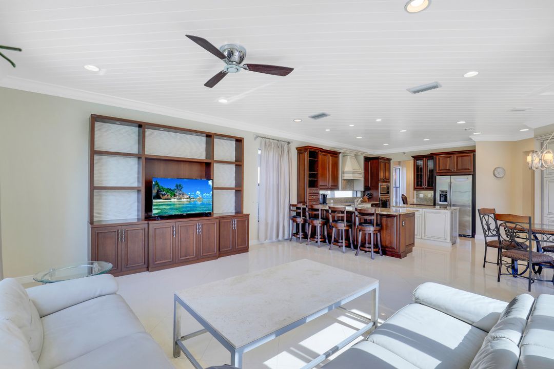 3642 Santaren Ct, Naples, FL 34119