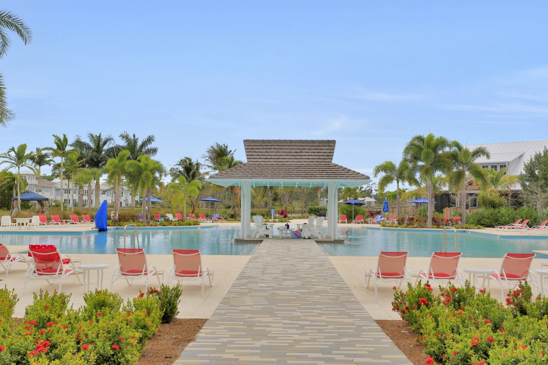 6462 Warwick Ave, Naples, FL 34113