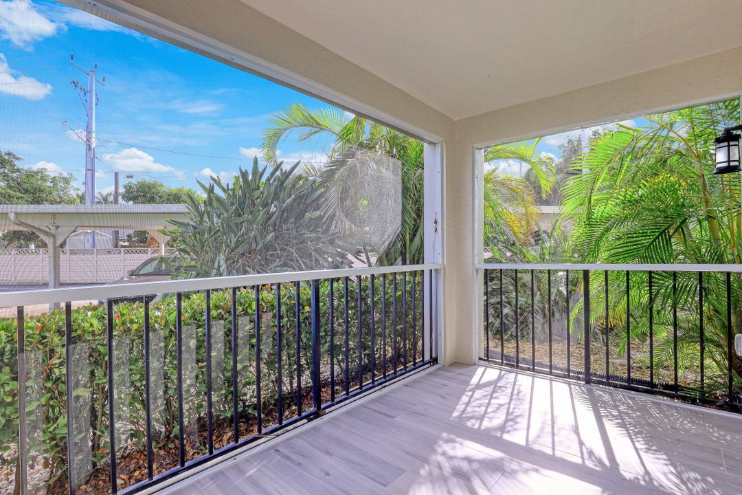 53 High Point Cir W #107, Naples, FL 34103
