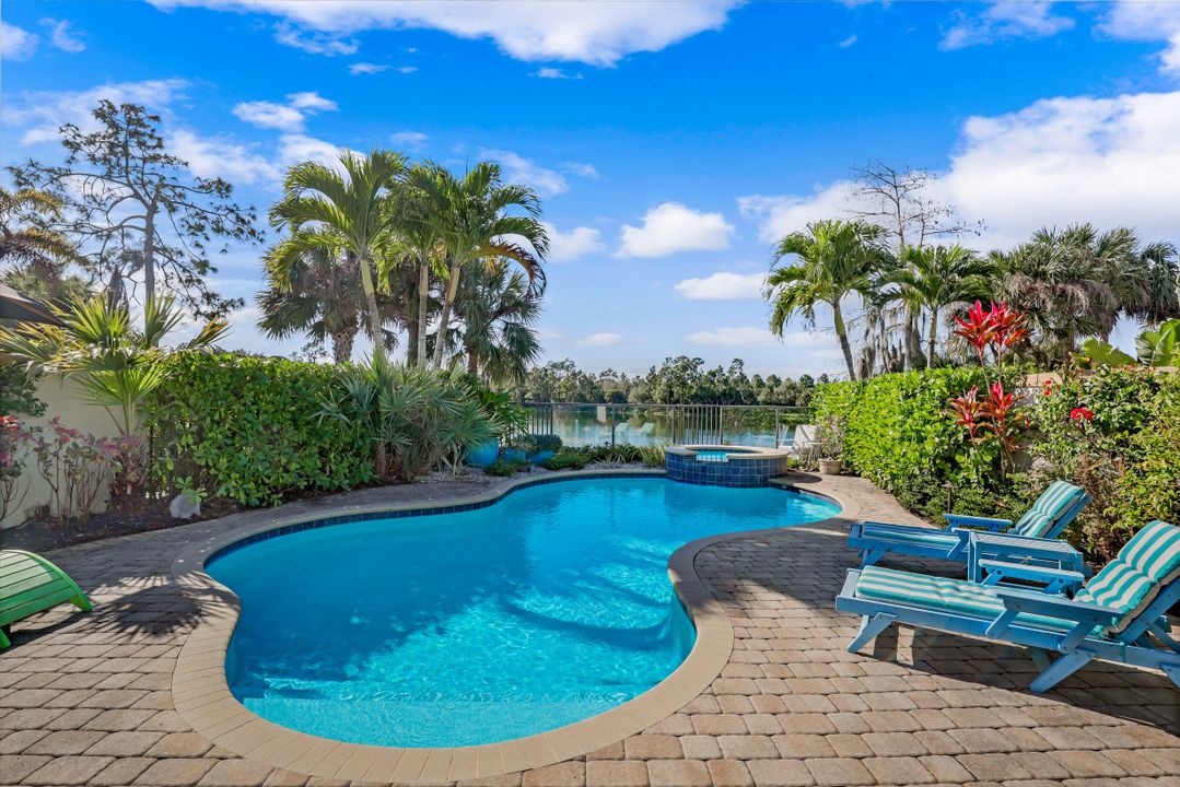 7915 Cordoba Pl, Naples, FL 34113