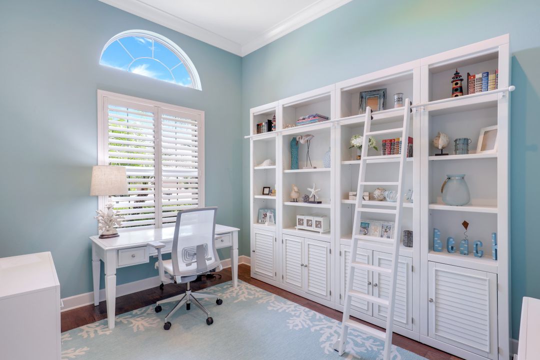 9273 Quarry Dr, Naples, FL 34120