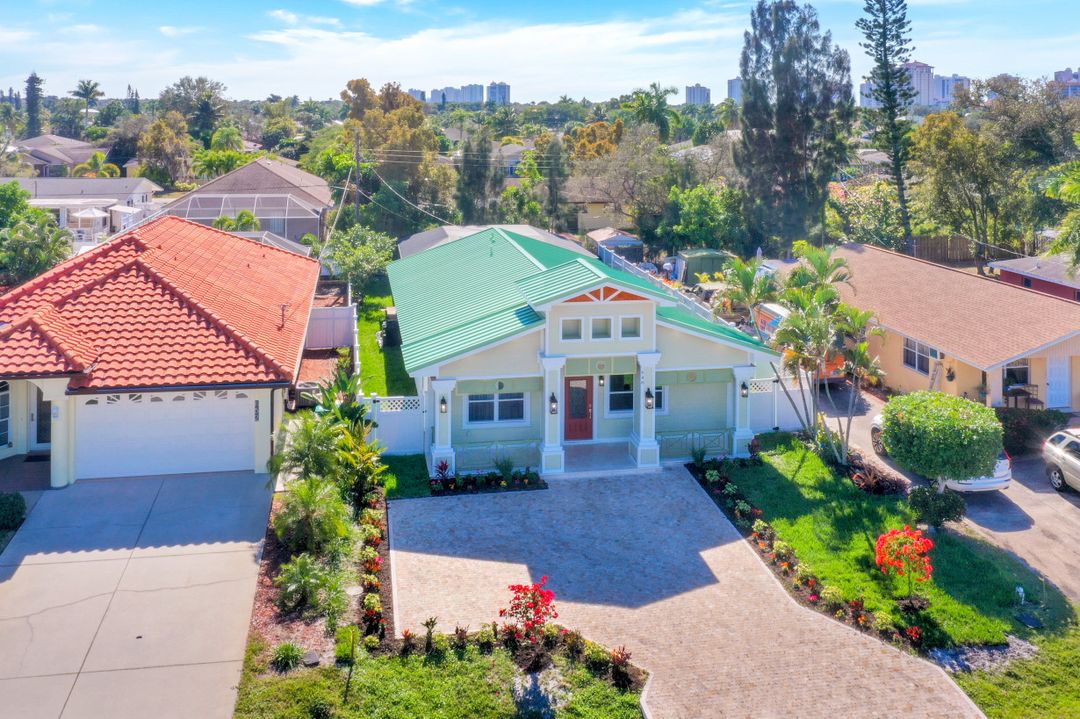 648 100th Ave N, Naples, FL 34108