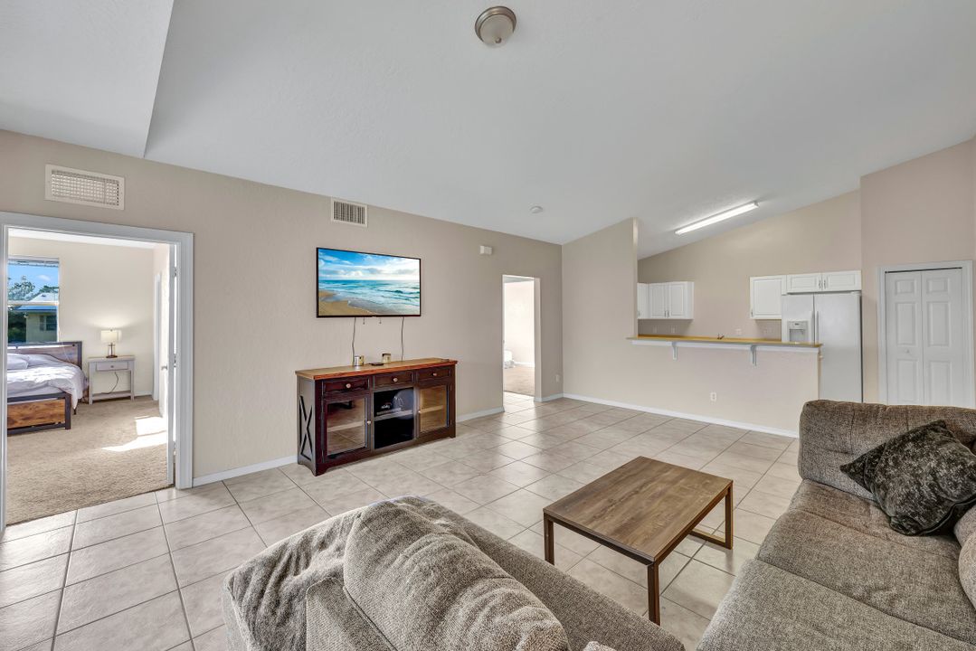 1050 Hancock Creek S Blvd #204, Cape Coral, FL 33909