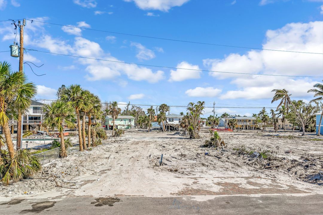6053 Gulf Rd, Fort Myers Beach, FL 33931