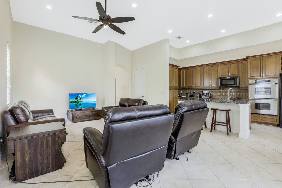 1717 Birdie Dr, Naples, FL 34120