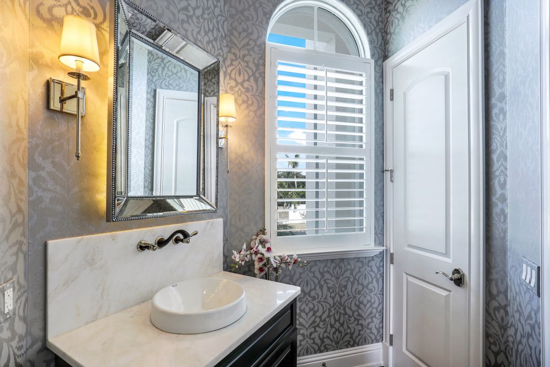 5930 Harborage Dr, Fort Myers, FL 33908