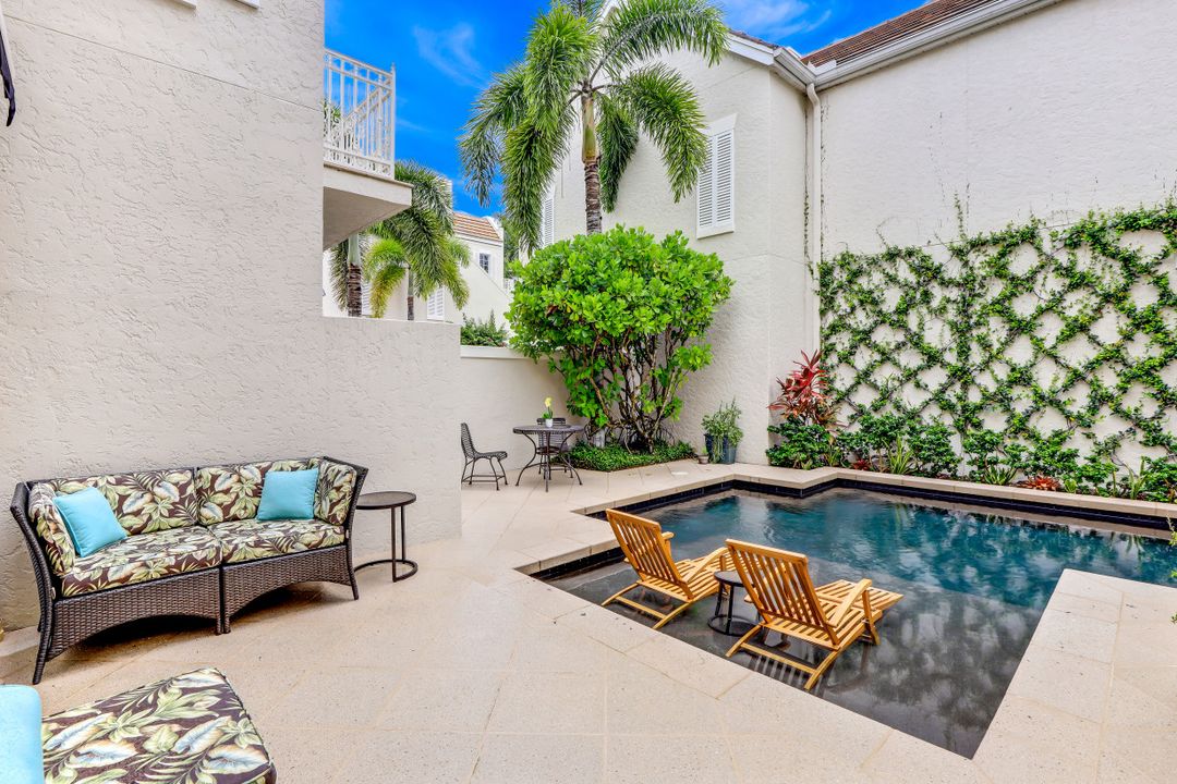 868 4th St S #11, Naples, FL 34102