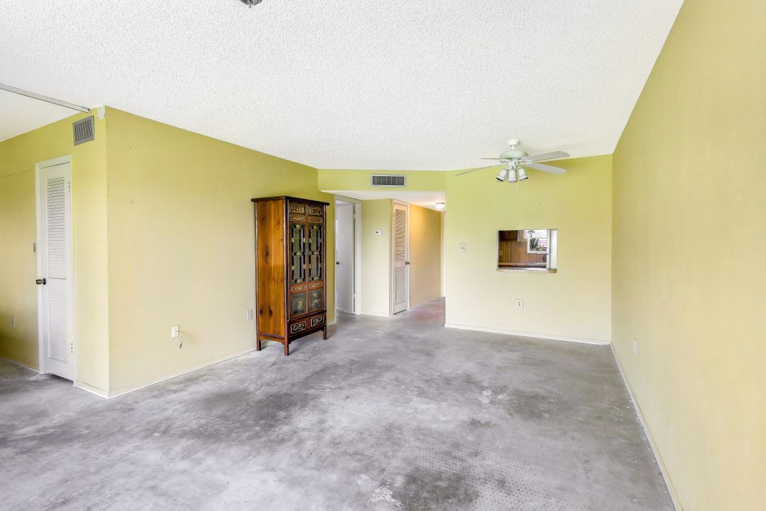 225 Turtle Lake Ct #304, Naples, FL 34105