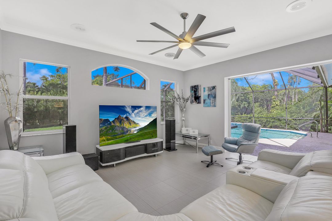 997 Aqua Ln, Fort Myers, FL 33919