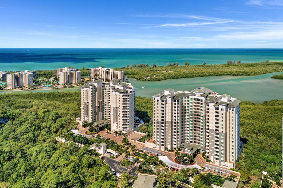 300 Dunes Blvd #1004, Naples, FL 34110