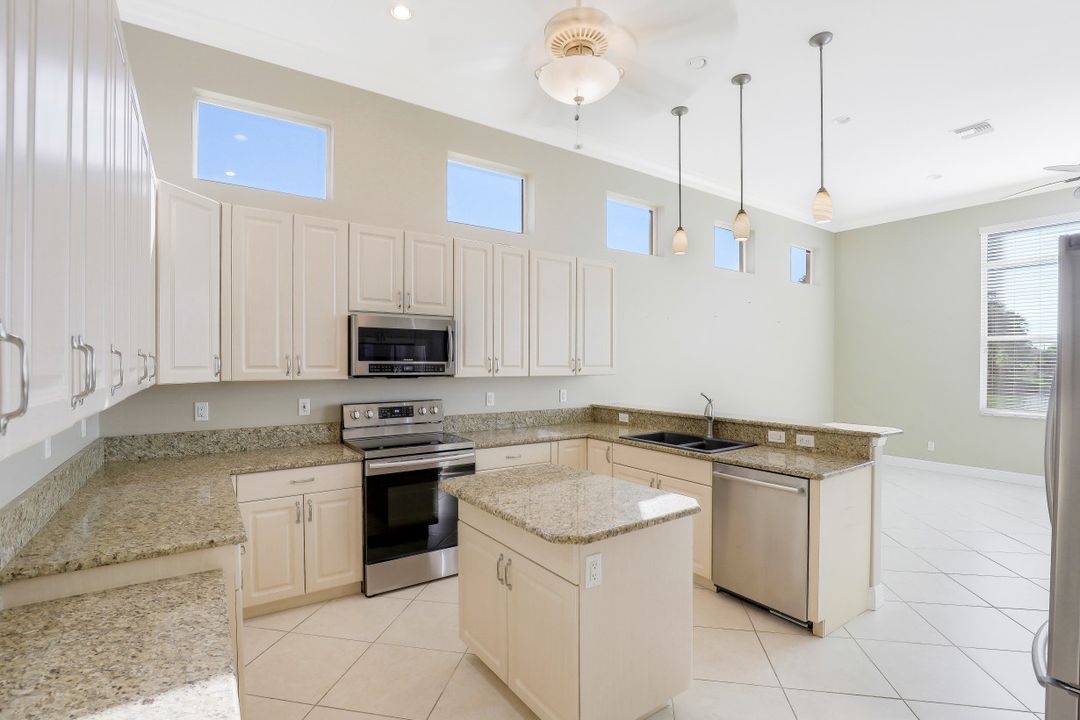 3304 Potomac Ct, Naples, FL 34120