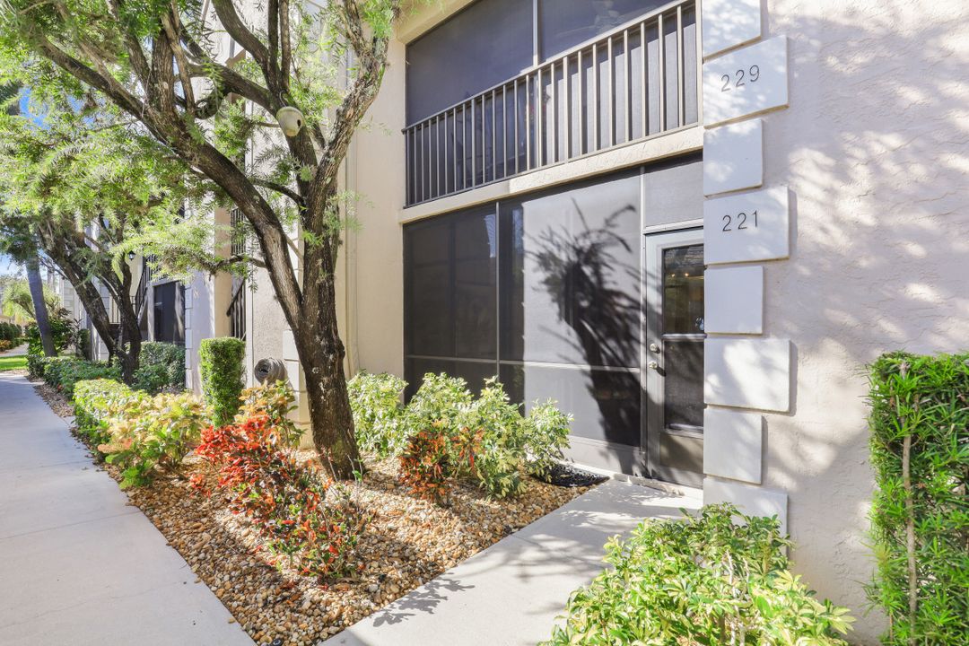 16230 Kelly Cove Dr #221, Fort Myers, FL 33908