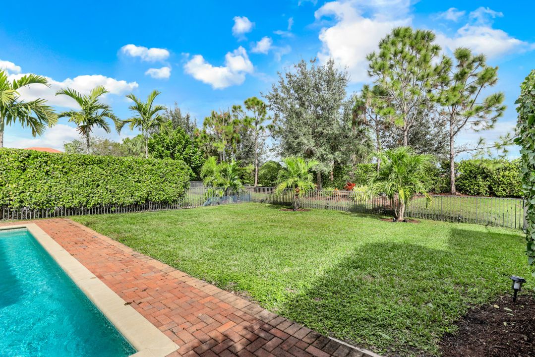 3082 Hudson Ter, Naples, FL 34119