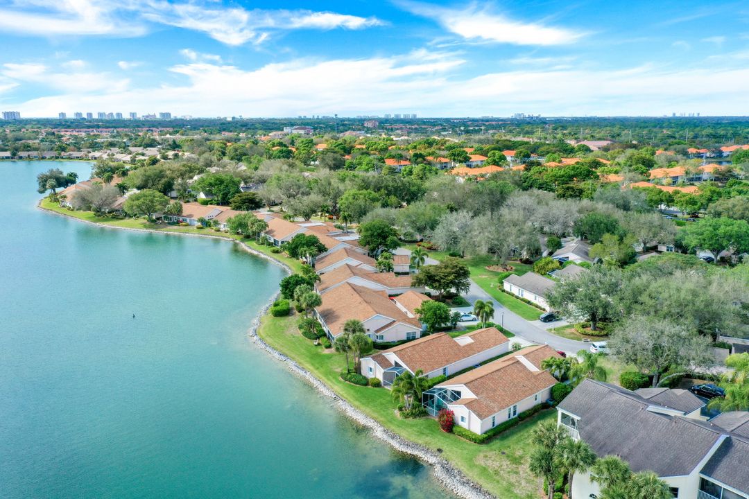 2810 Sailors Way, Naples, FL 34109