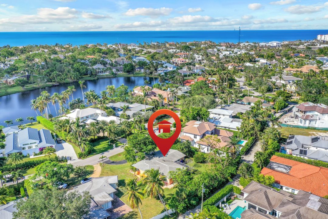 580 Palm Cir E, Naples, FL 34102