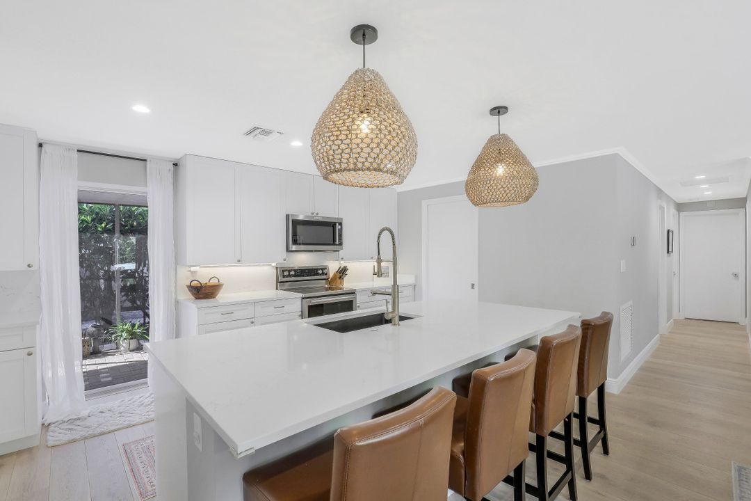 1091 22nd Ave N, Naples, FL 34103