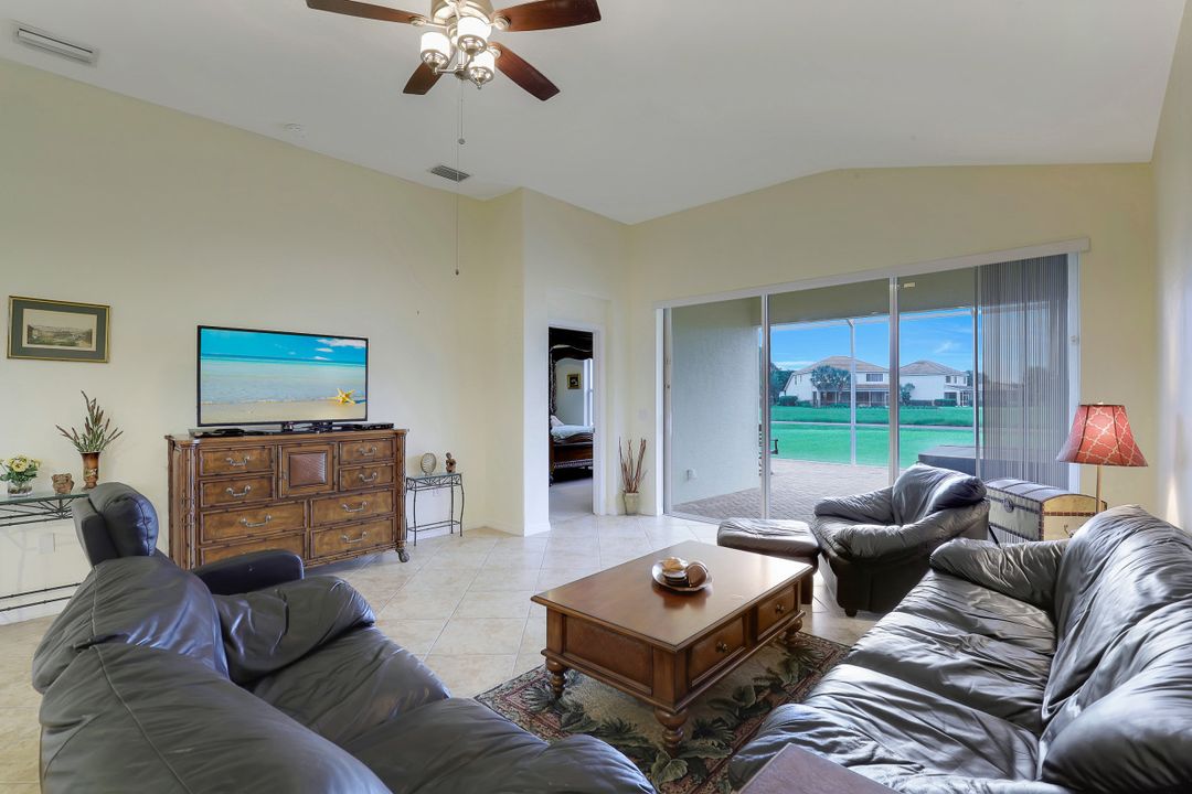 2668 Bellingham Ct, Cape Coral, FL 33991