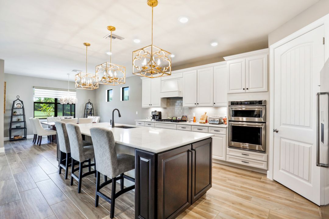 9373 Surfbird Ct, Naples, FL 34120