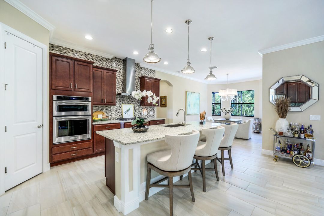 2303 Somerset Pl, Naples, FL 34120