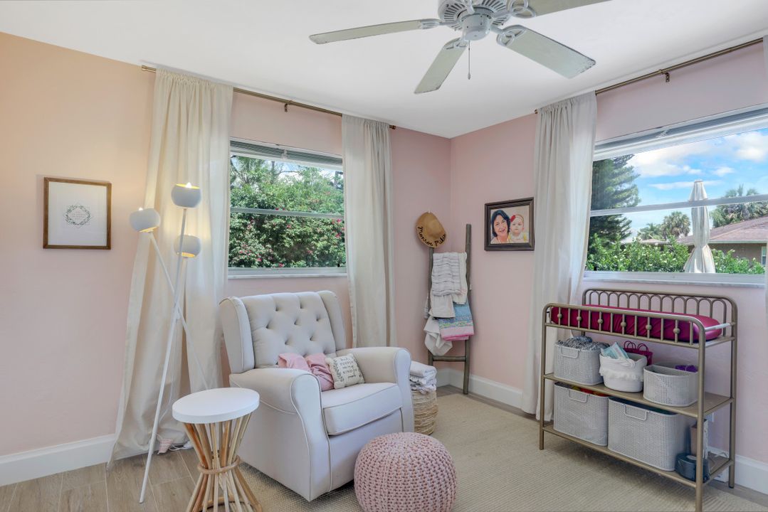 633 Cypress Way E, Naples, FL 34110