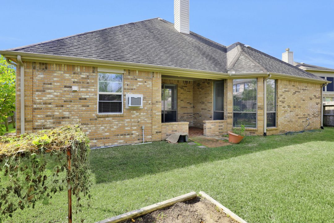 5327 Heath River Ln, Sugar Land, TX 77479
