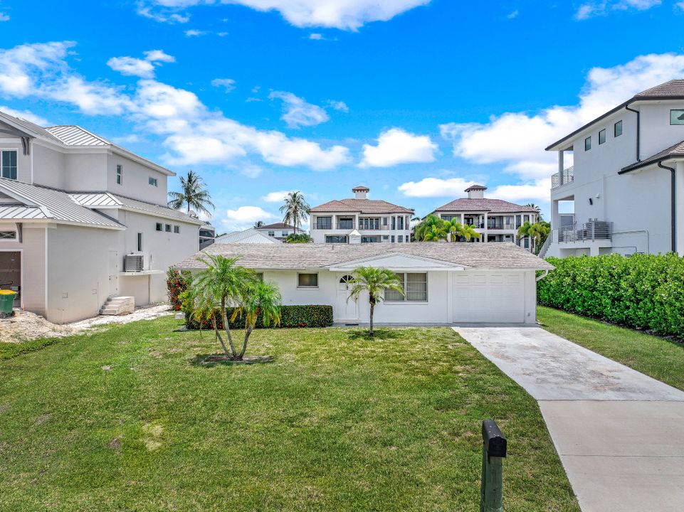 469 Tradewinds Ave, Naples, FL 34108