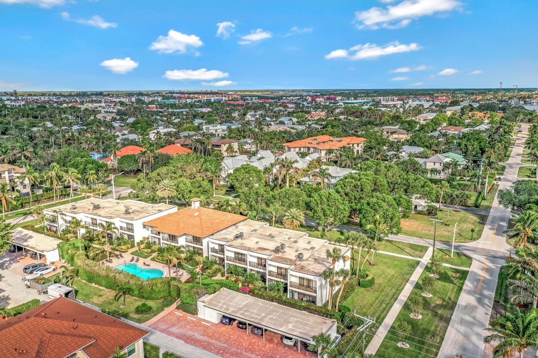 1060 6th St S #1060, Naples, FL 34102