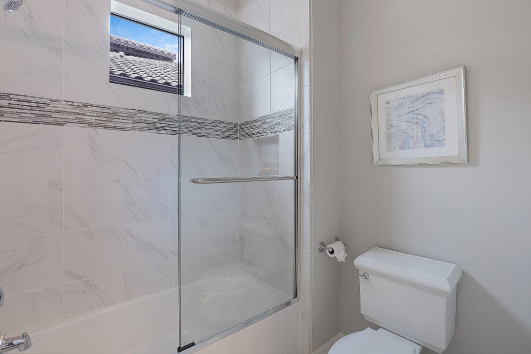 7450 Lantana Cir, Naples, FL 34119