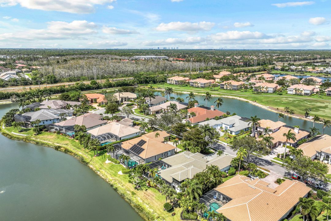 5958 Amberwood Dr, Naples, FL 34110