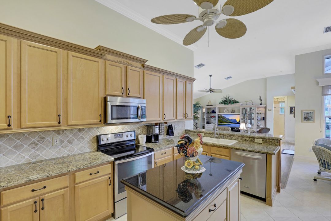 1427 King Sago Ct, Naples, FL 34119