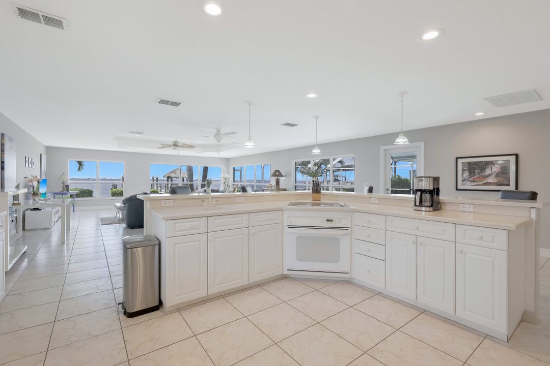 642 Coral Dr, Cape Coral, FL 33904