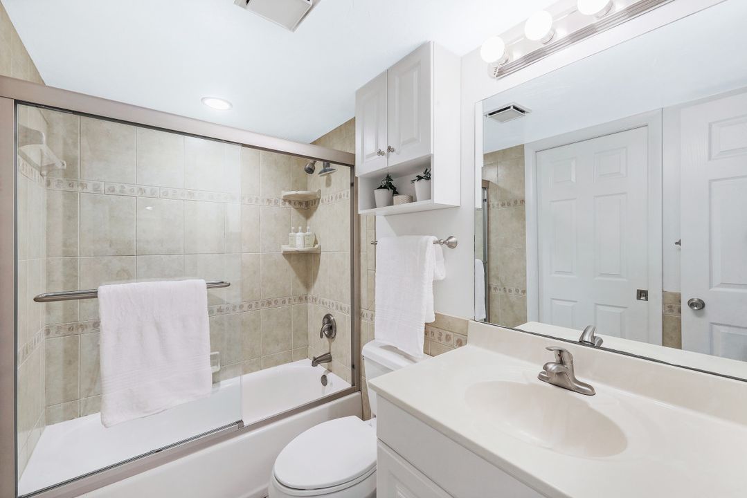 260 Southbay Dr #104, Naples, FL 34108