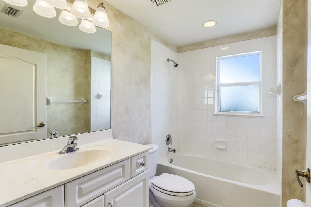 8388 Ibis Cove Cir, Naples, FL 34119