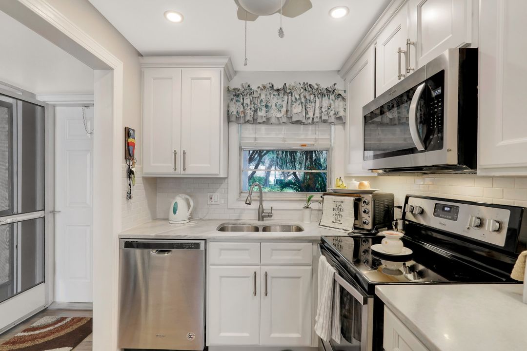 100 Forest Lakes Blvd #112, Naples, FL 34105