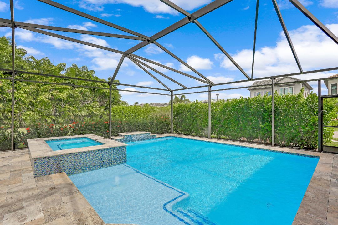 10030 Florence Cir, Naples, FL 34119