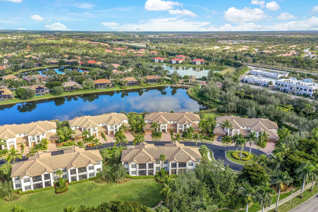 8080 Players Cove Dr Unit 102, Naples, FL 34113