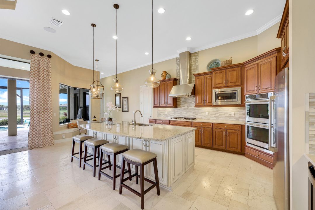 9004 Sorreno Ct, Naples, FL 34119