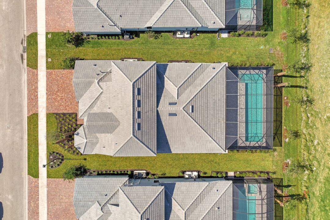 9547 Curlew Dr, Naples, FL 34120