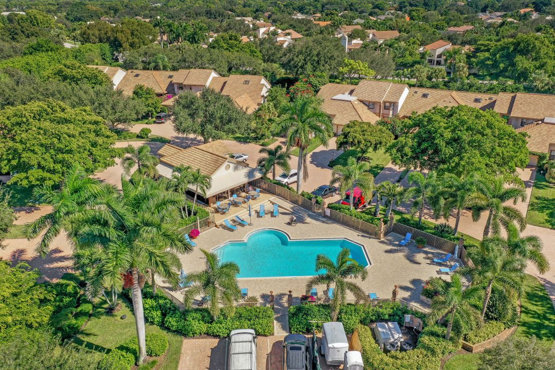 6627 Trident Way, Naples, FL 34108