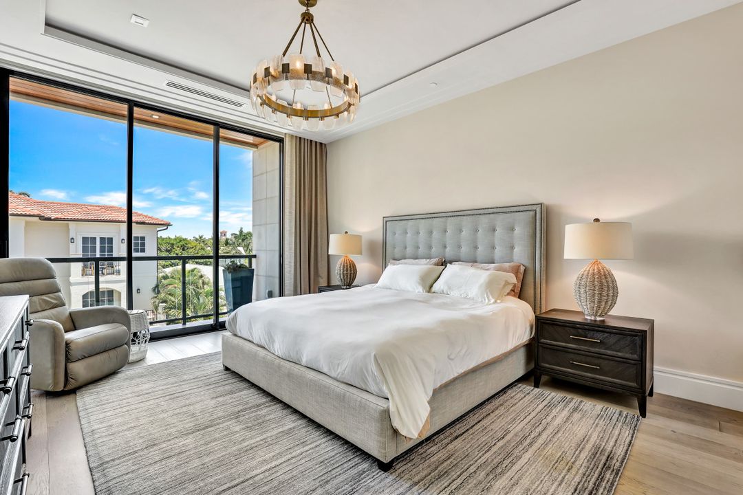 505 5th Ave S #303, Naples, FL 34102