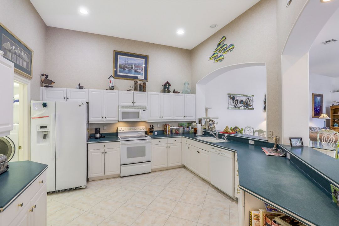 693 Mainsail Pl, Naples, FL 34110