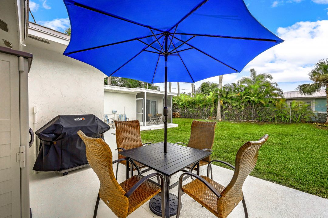 10095 7th St N #2, Naples, FL 34108